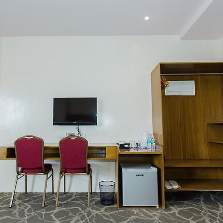 Maxi Hotel And Event Center Tagbilaran City Kültér fotó
