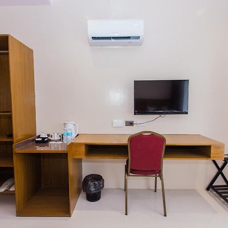 Maxi Hotel And Event Center Tagbilaran City Kültér fotó