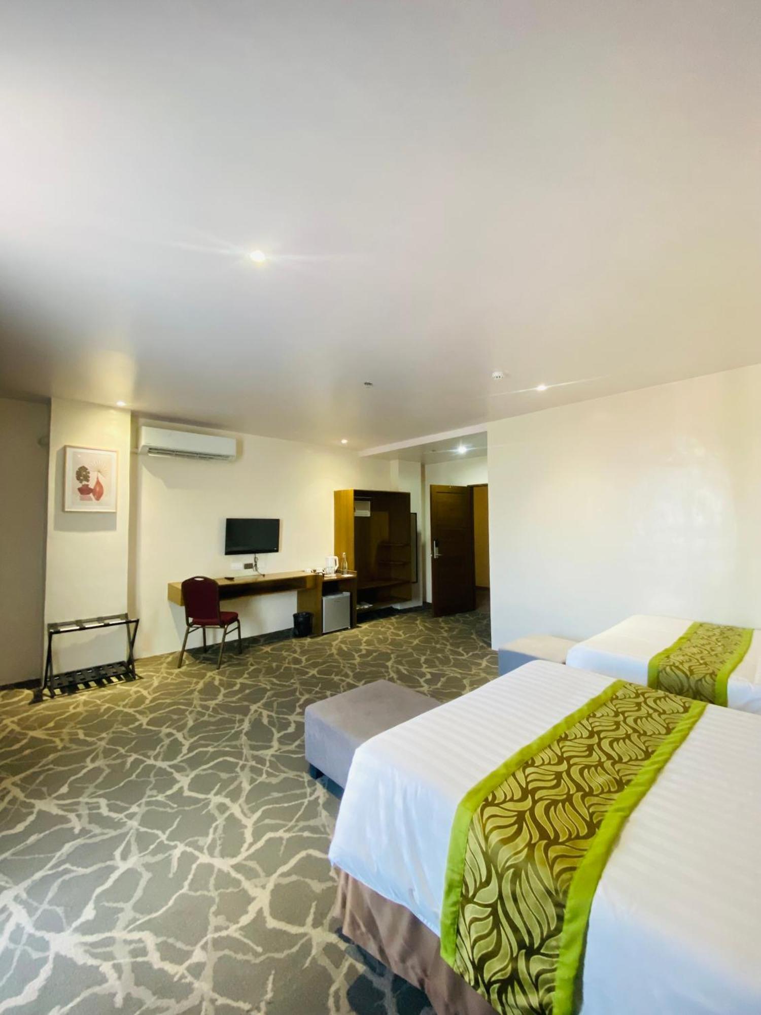 Maxi Hotel And Event Center Tagbilaran City Kültér fotó