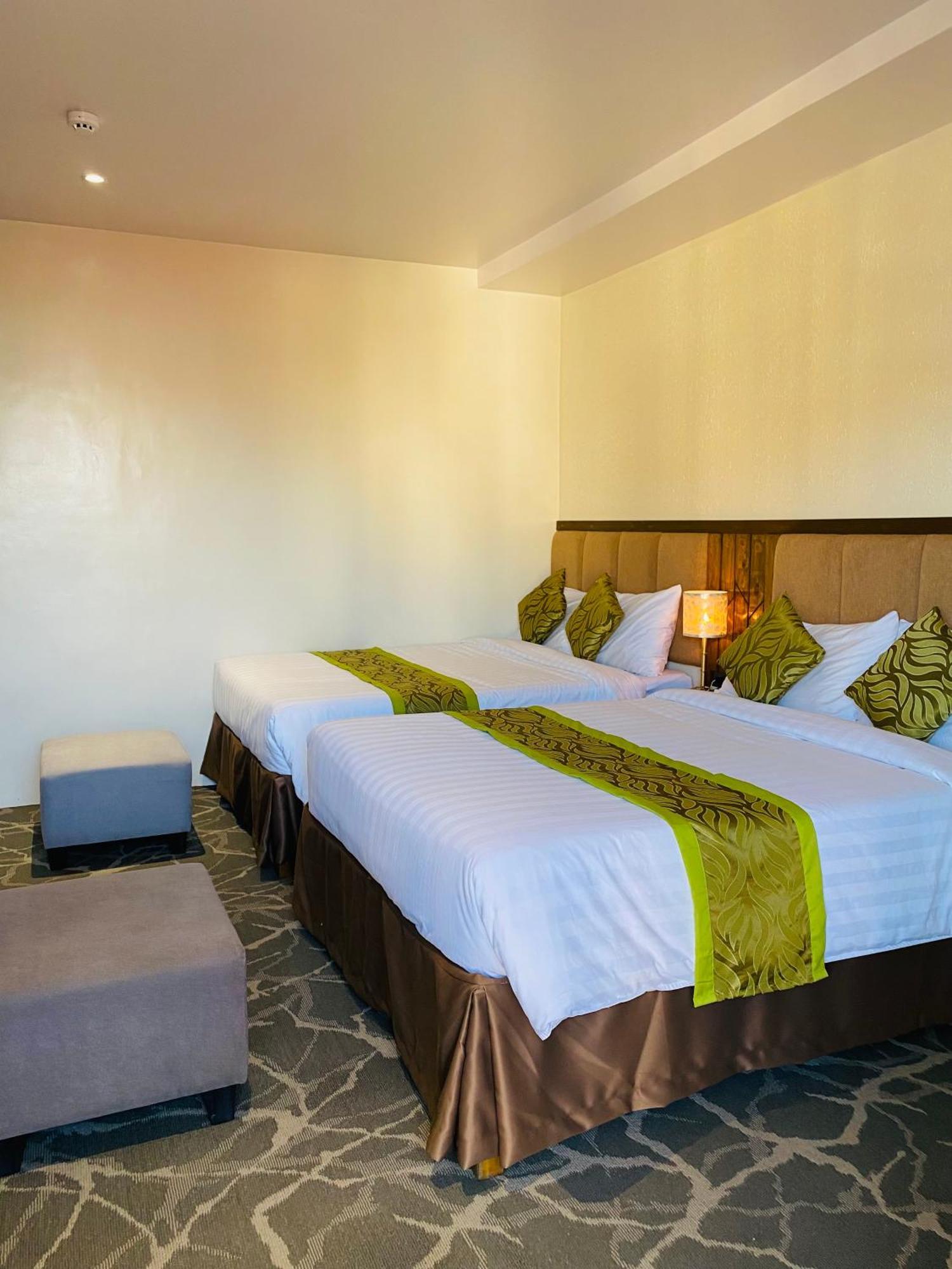 Maxi Hotel And Event Center Tagbilaran City Kültér fotó