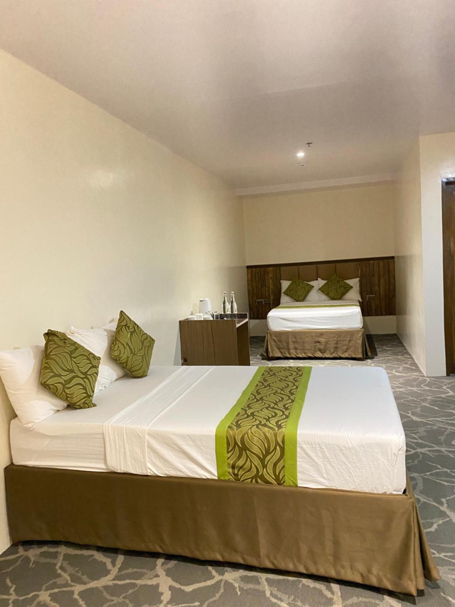 Maxi Hotel And Event Center Tagbilaran City Kültér fotó
