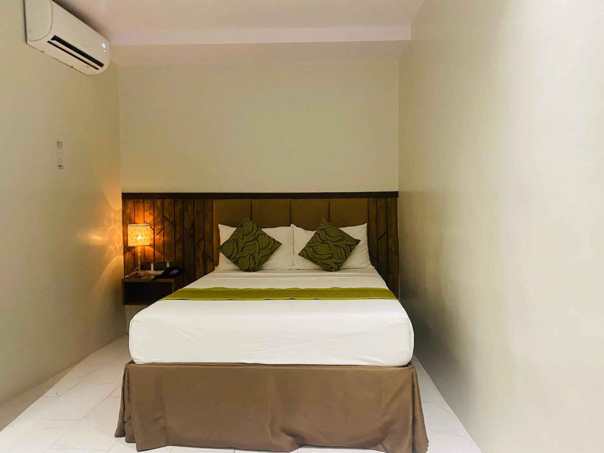 Maxi Hotel And Event Center Tagbilaran City Kültér fotó