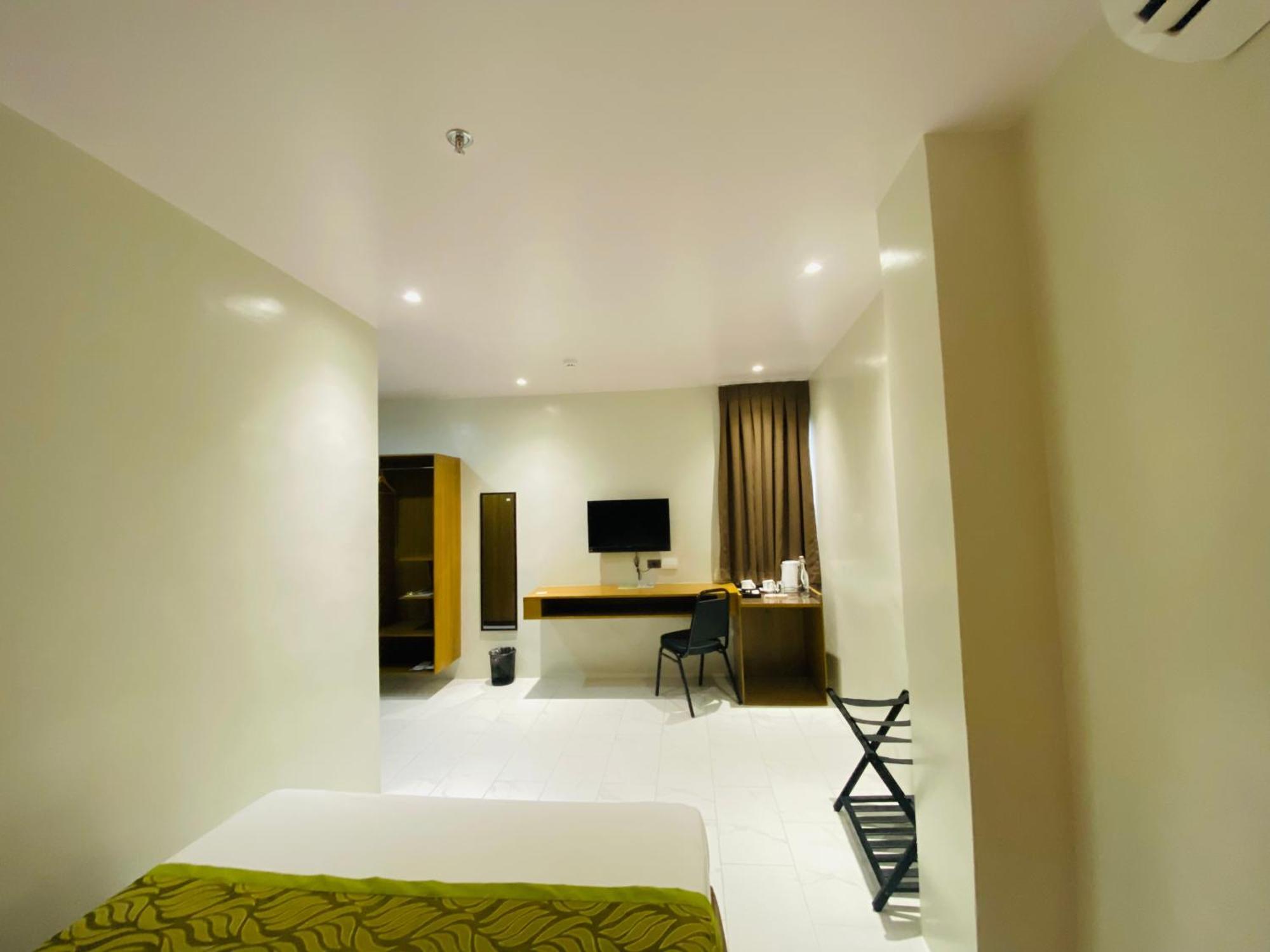 Maxi Hotel And Event Center Tagbilaran City Kültér fotó