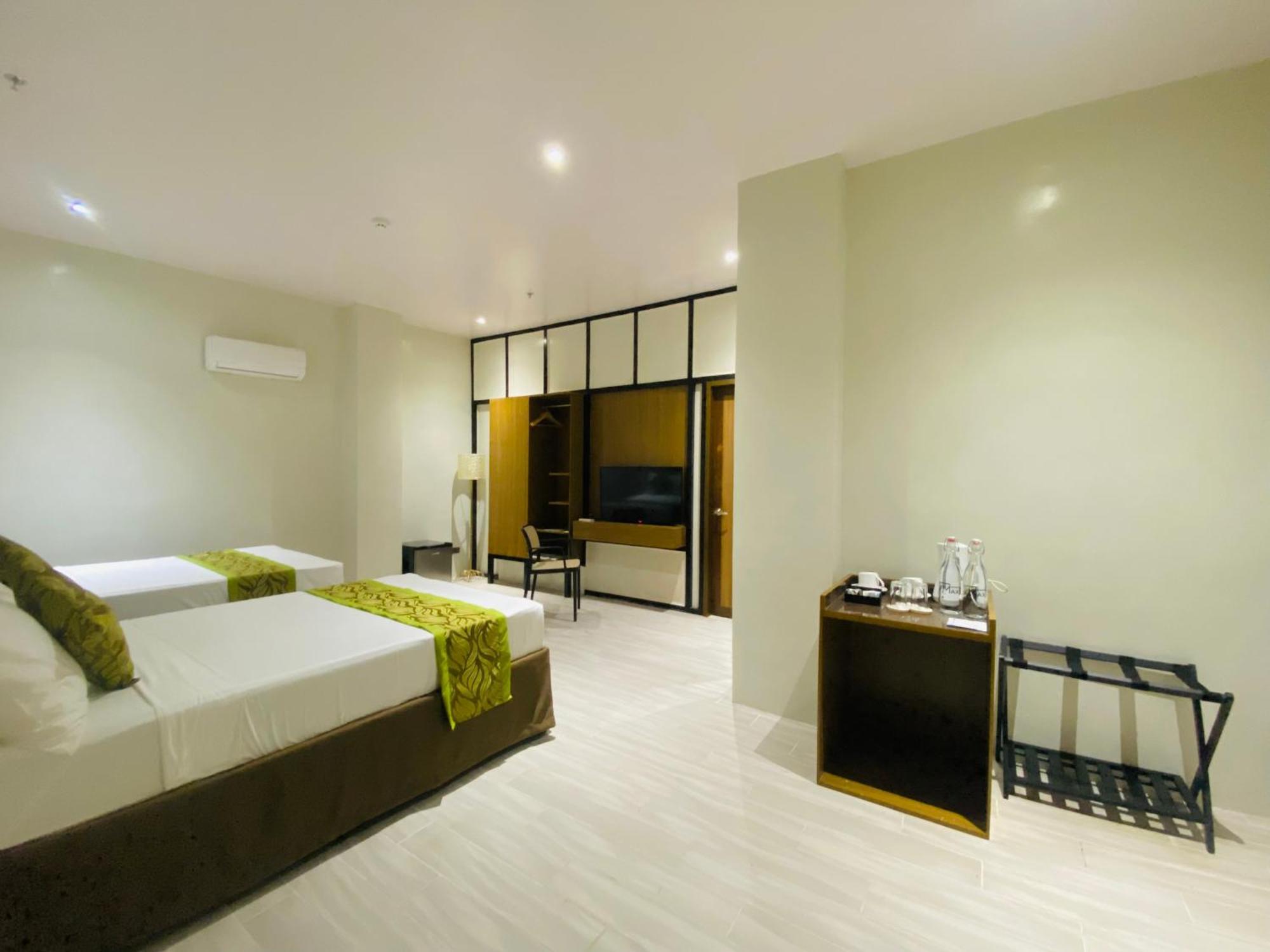 Maxi Hotel And Event Center Tagbilaran City Kültér fotó