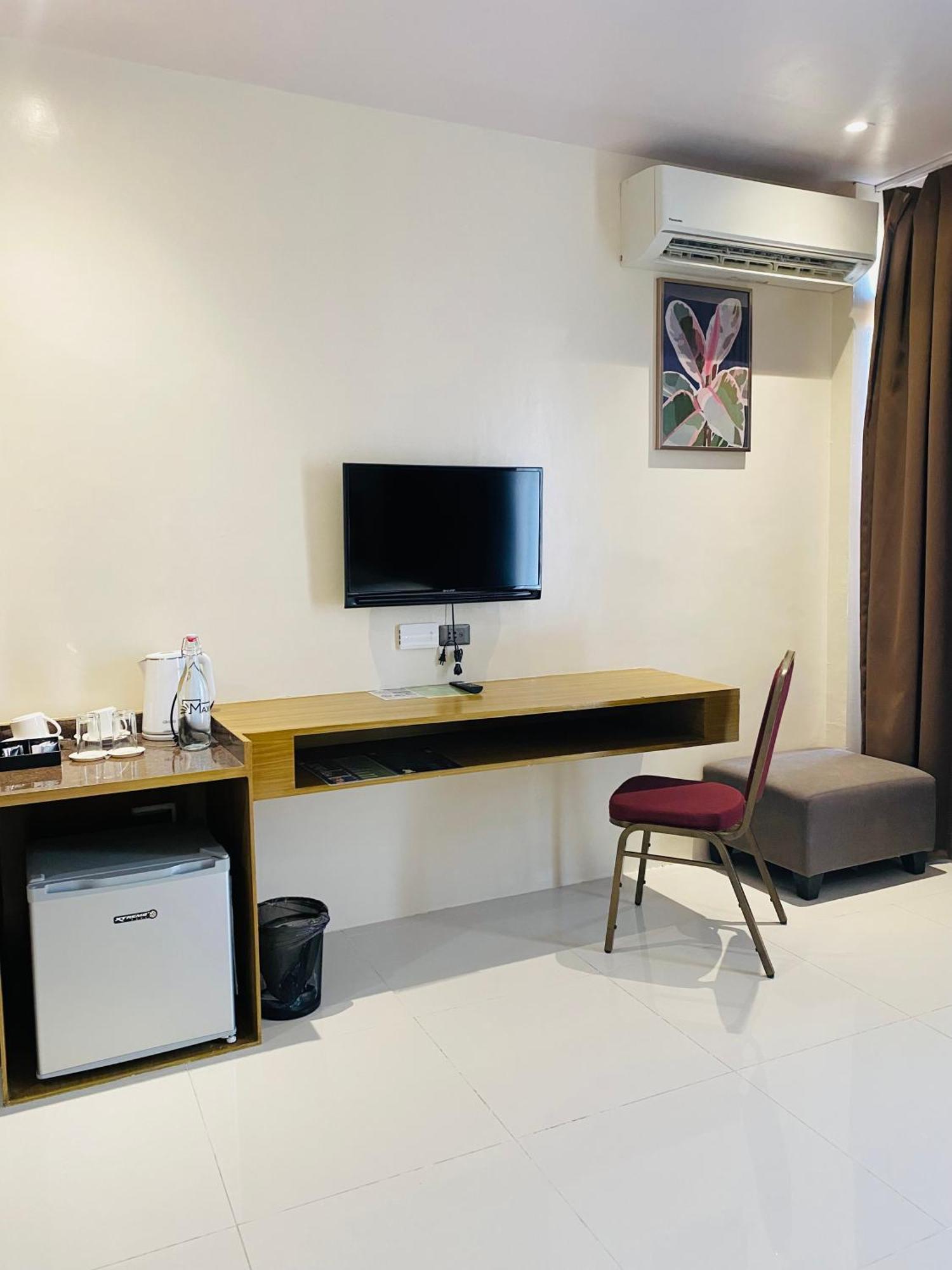 Maxi Hotel And Event Center Tagbilaran City Kültér fotó