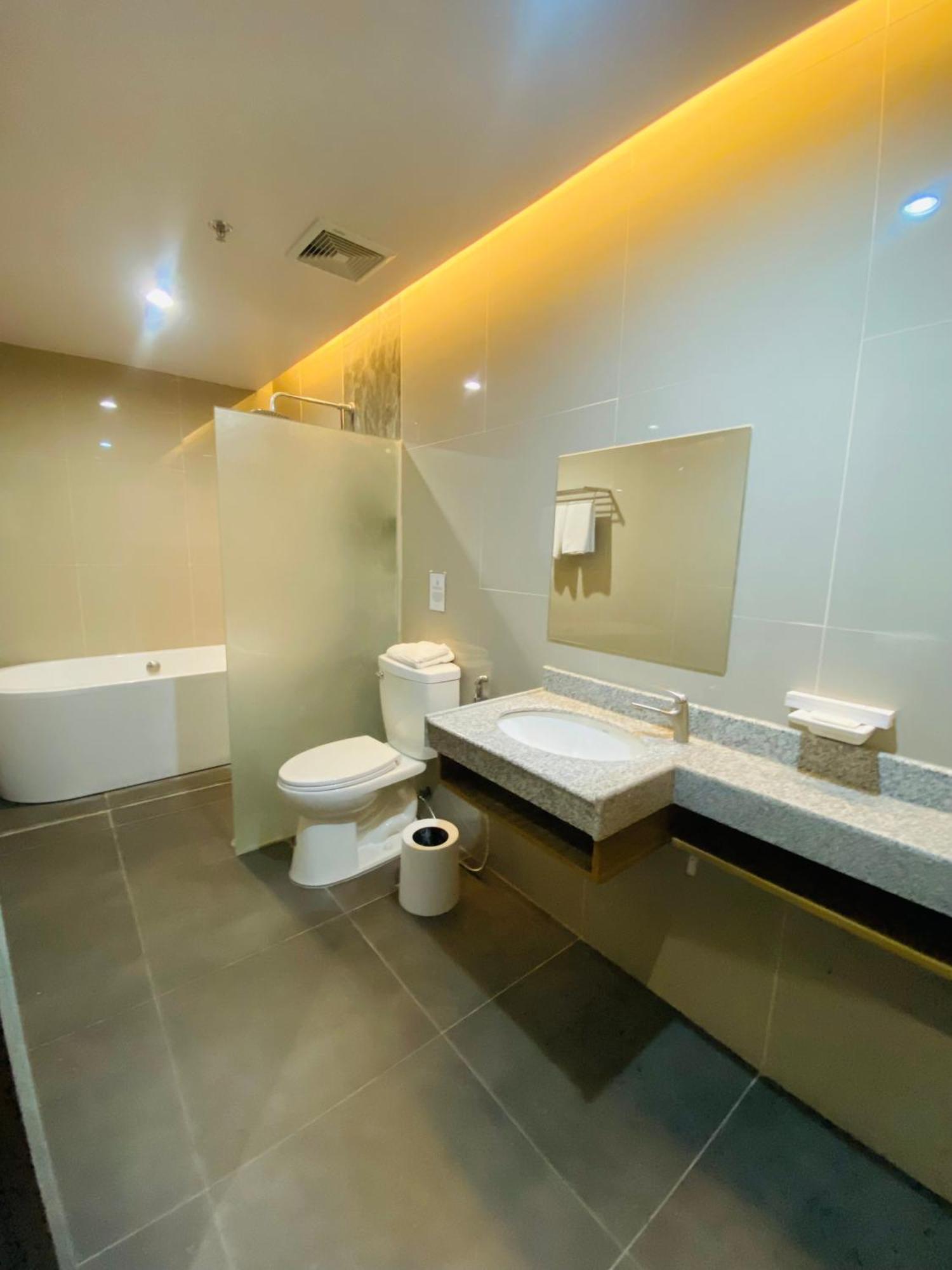 Maxi Hotel And Event Center Tagbilaran City Kültér fotó