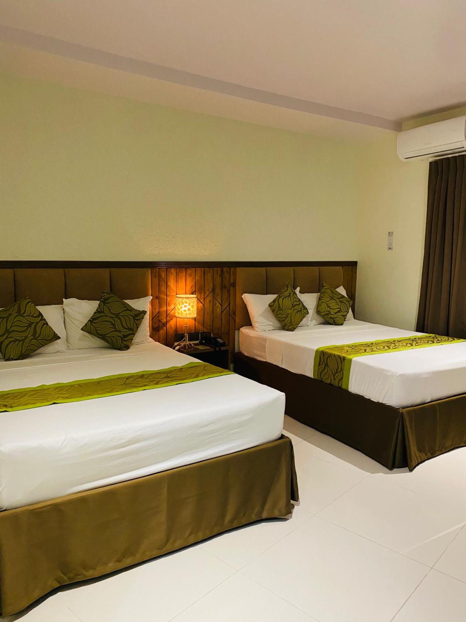 Maxi Hotel And Event Center Tagbilaran City Kültér fotó