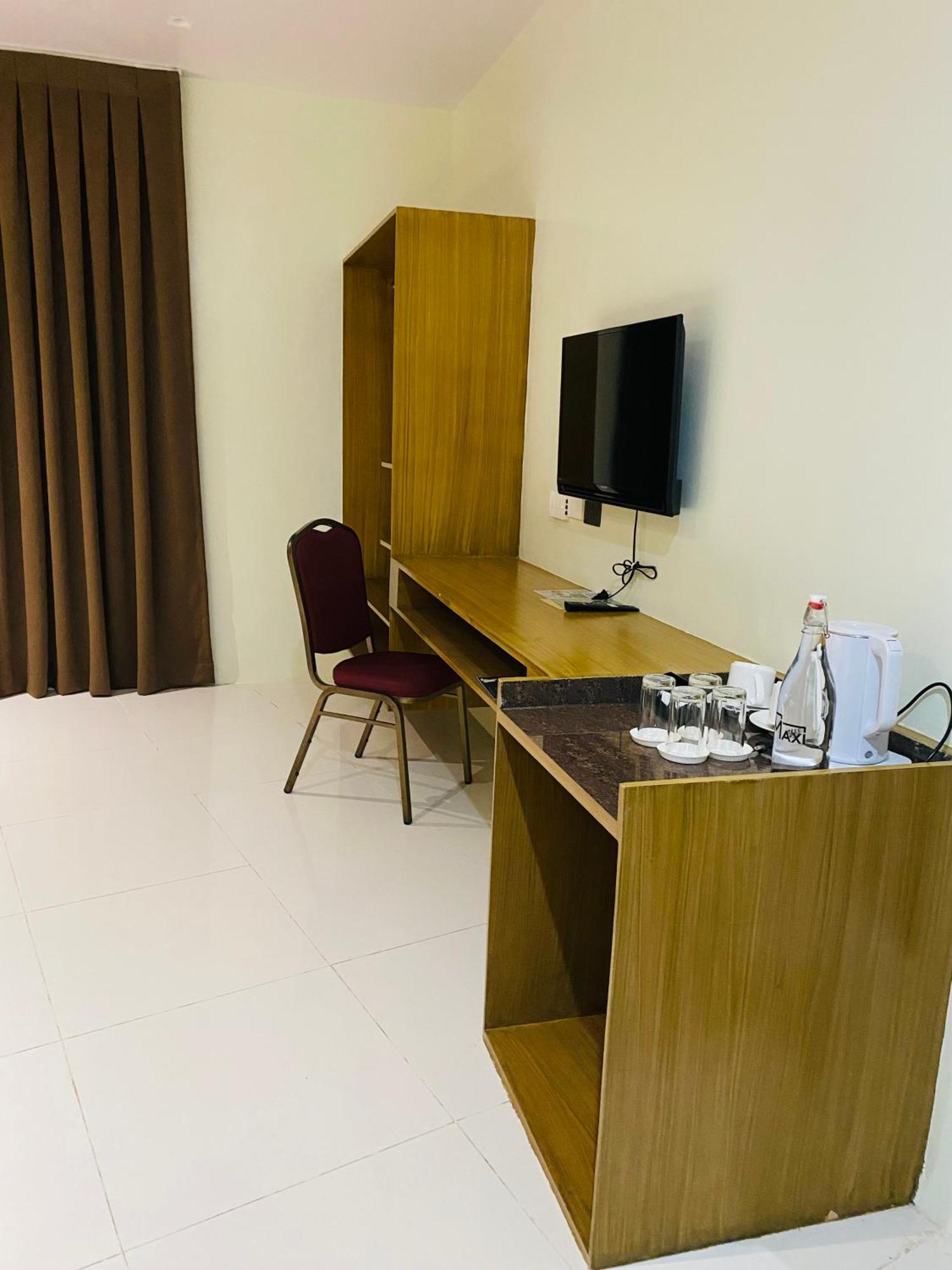 Maxi Hotel And Event Center Tagbilaran City Kültér fotó